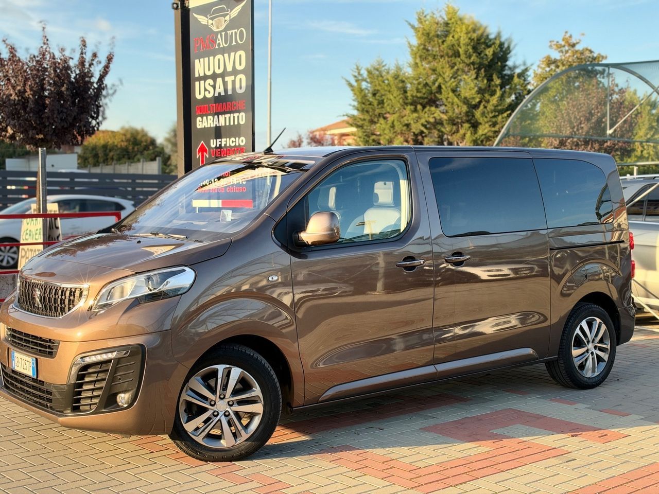 Peugeot Traveller BlueHDi 180 EAT8 Long Vip 8 PO imagem 2