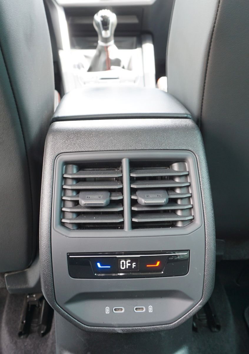 Fahrzeugabbildung SEAT Leon FR, SEAT Garantie, Navi, Sportfahrwerk, LED