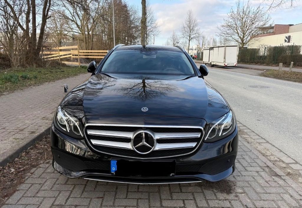 Image of Mercedes-Benz E 220
