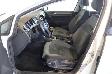 Volkswagen Golf VII 1.6 TDI Comfortline ACC+MASSAGE+AHK