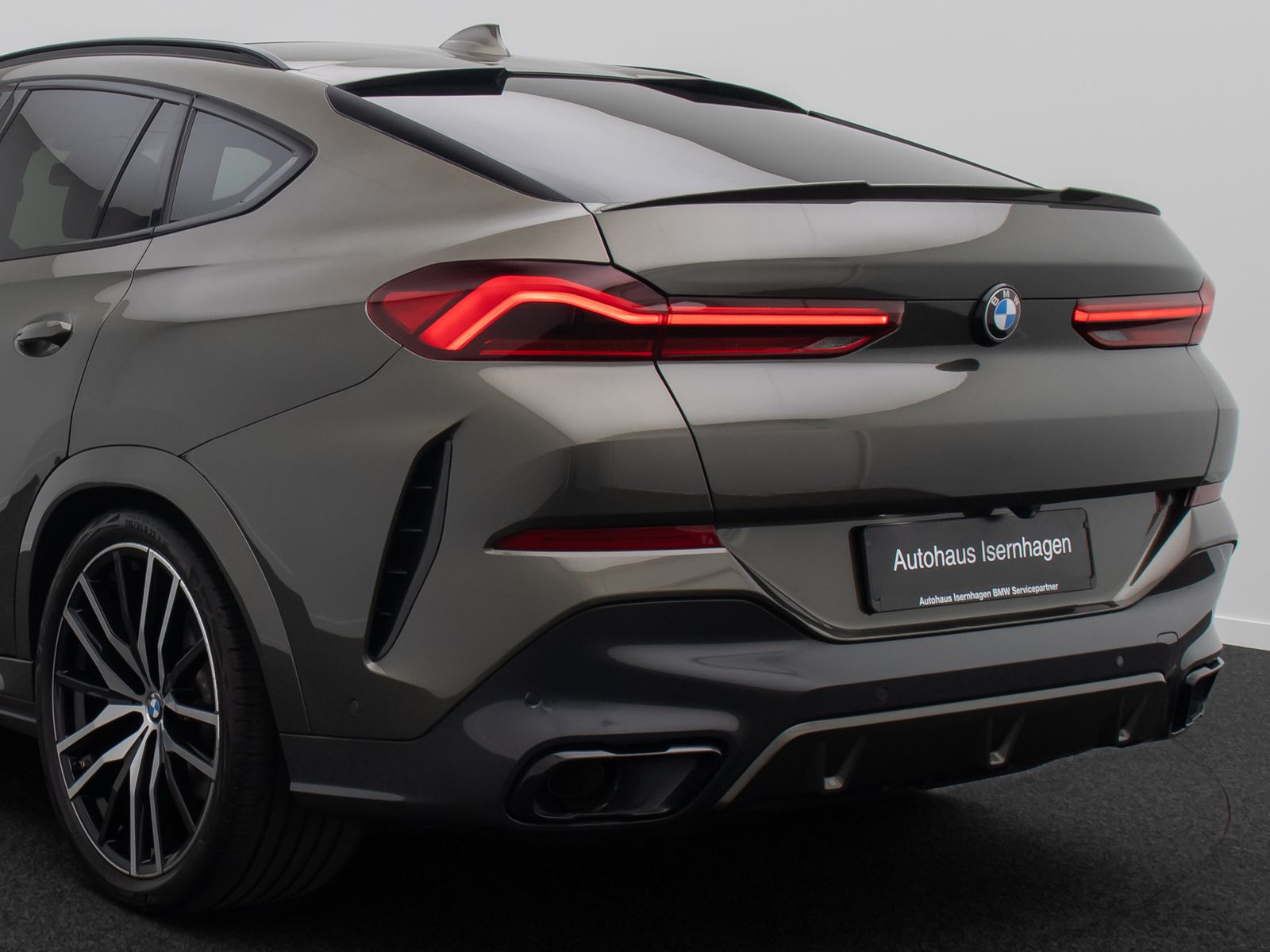 Fahrzeugabbildung BMW X6 xD40i M Sport 360°DAB Panorama Individual 22"