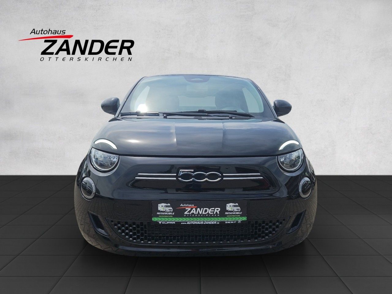 Fahrzeugabbildung Fiat 500 e Icon Navi PDC hinten Batterieprotokoll
