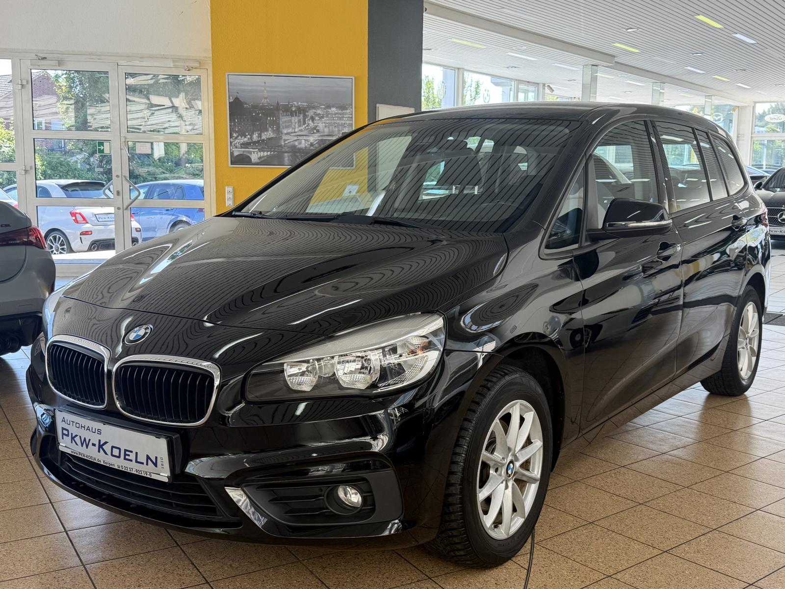 BMW 216 i *NAVi*PDC*SiTZHZG*