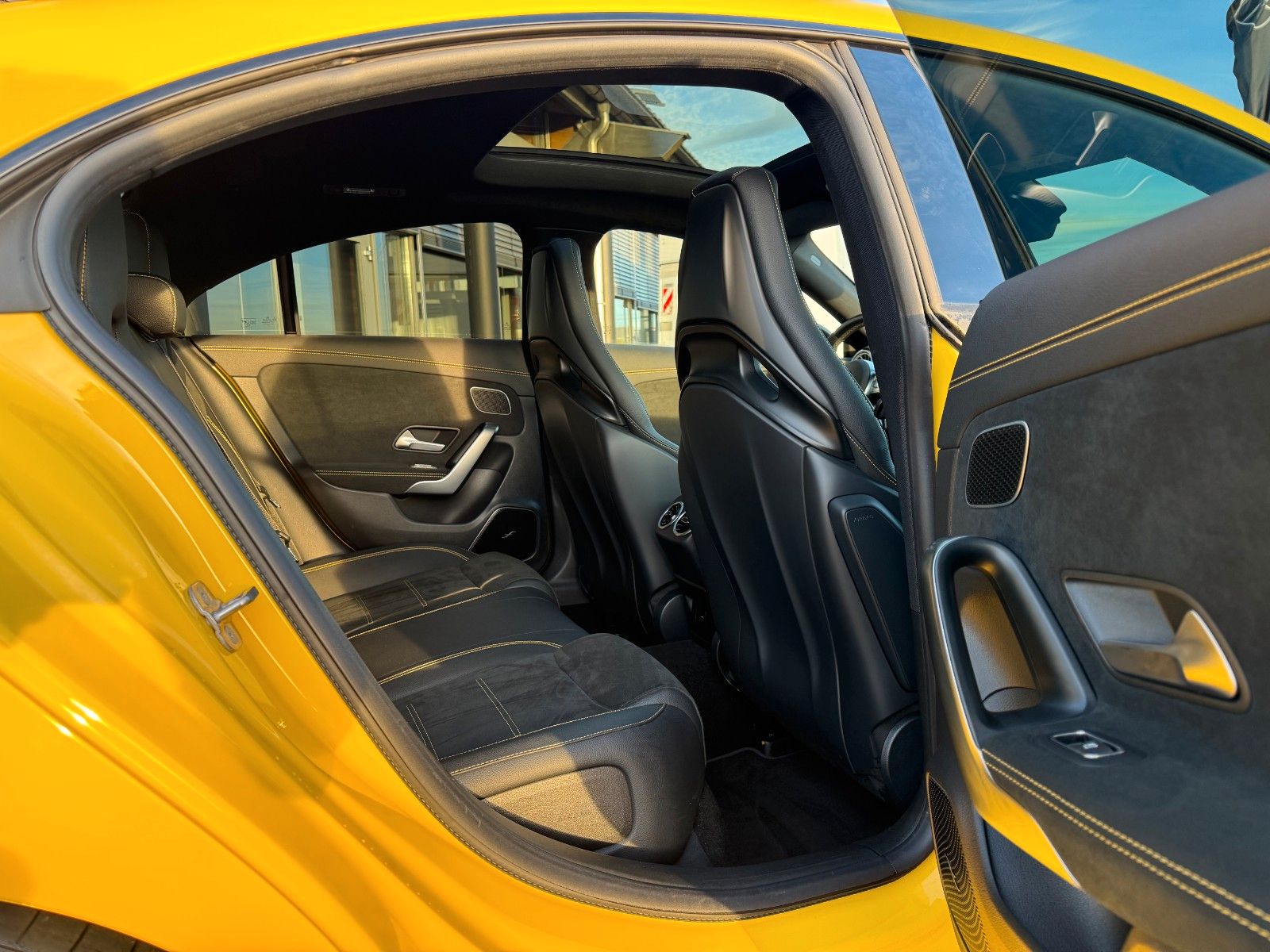 Fahrzeugabbildung Mercedes-Benz CLA 45 AMG+Aerodynamic+Pano+Burm+Multikontur+