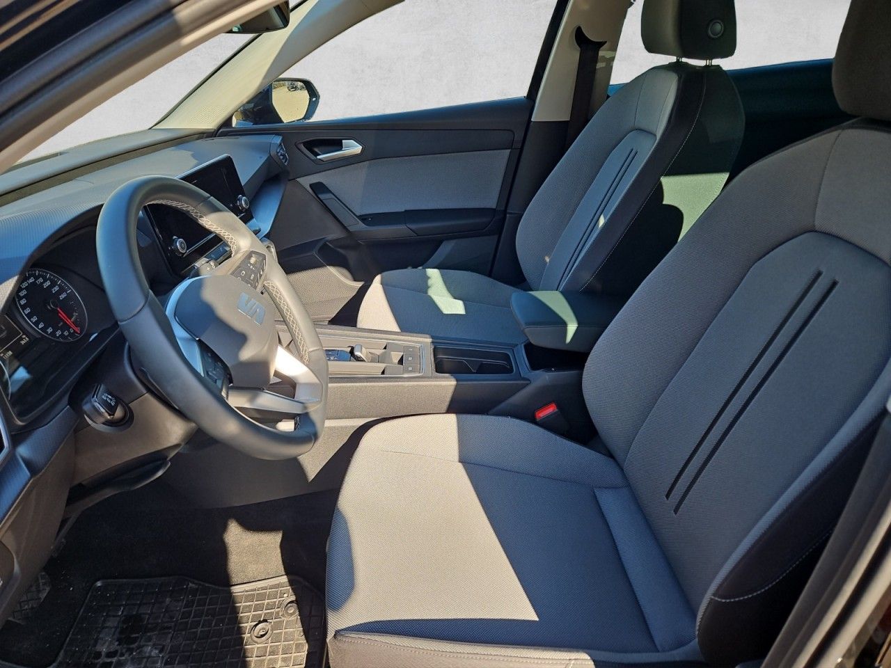 Fahrzeugabbildung SEAT Leon Sportstourer eTSI DSG Style Sitzheizung