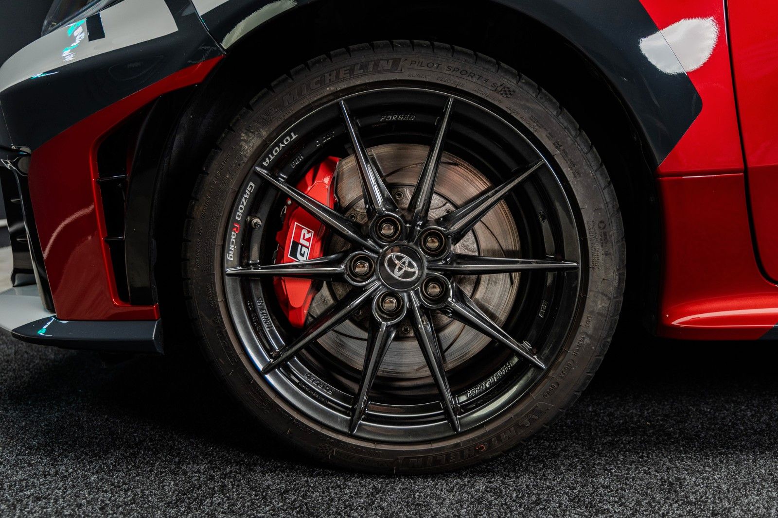 Fahrzeugabbildung Toyota Yaris 1.6-l-Turbo GR Rovanperä Edition