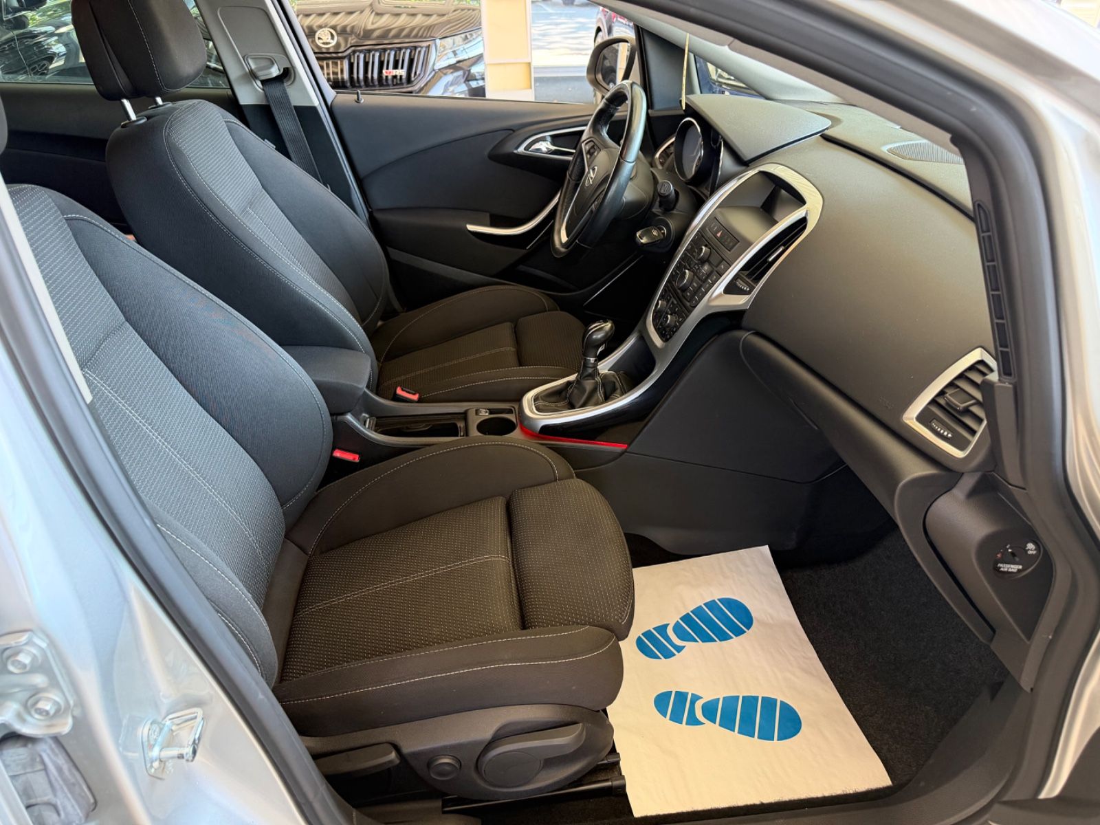 Fahrzeugabbildung Opel Astra J Lim. 5-trg. Sport