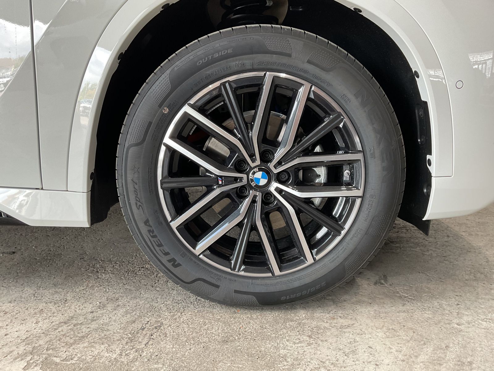 Fahrzeugeinzelansicht 17 Fahrzeugabbildung BMW iX1 eDrive20 |Head-Up Displ. |AHK |elektr. Heckk