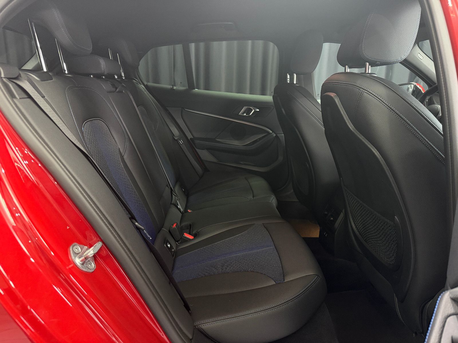 Fahrzeugabbildung BMW 118 d M Sport|HIFI|RF-CAM|DIG-TACHO|NAVI