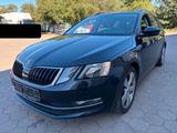 Skoda Octavia Combi Style"Sportpaket"Lenkradheizung" - mit Benzin-Antrieb: Schwarz, Kombi, Sportpaket