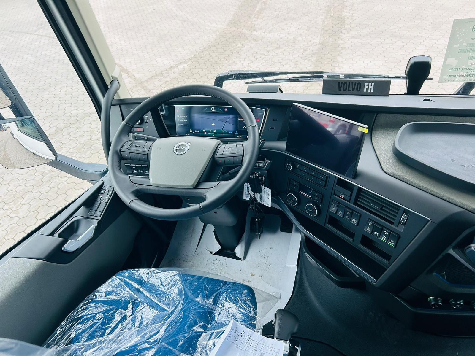 Fahrzeugabbildung Volvo FH 500 8x2 Arbeitsbühnen Transporter LBW 9t