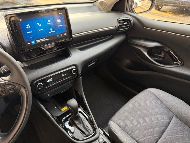 Fahrzeugabbildung Toyota Yaris Teamplayer 1.5l Hybrid 116PS Automatik!