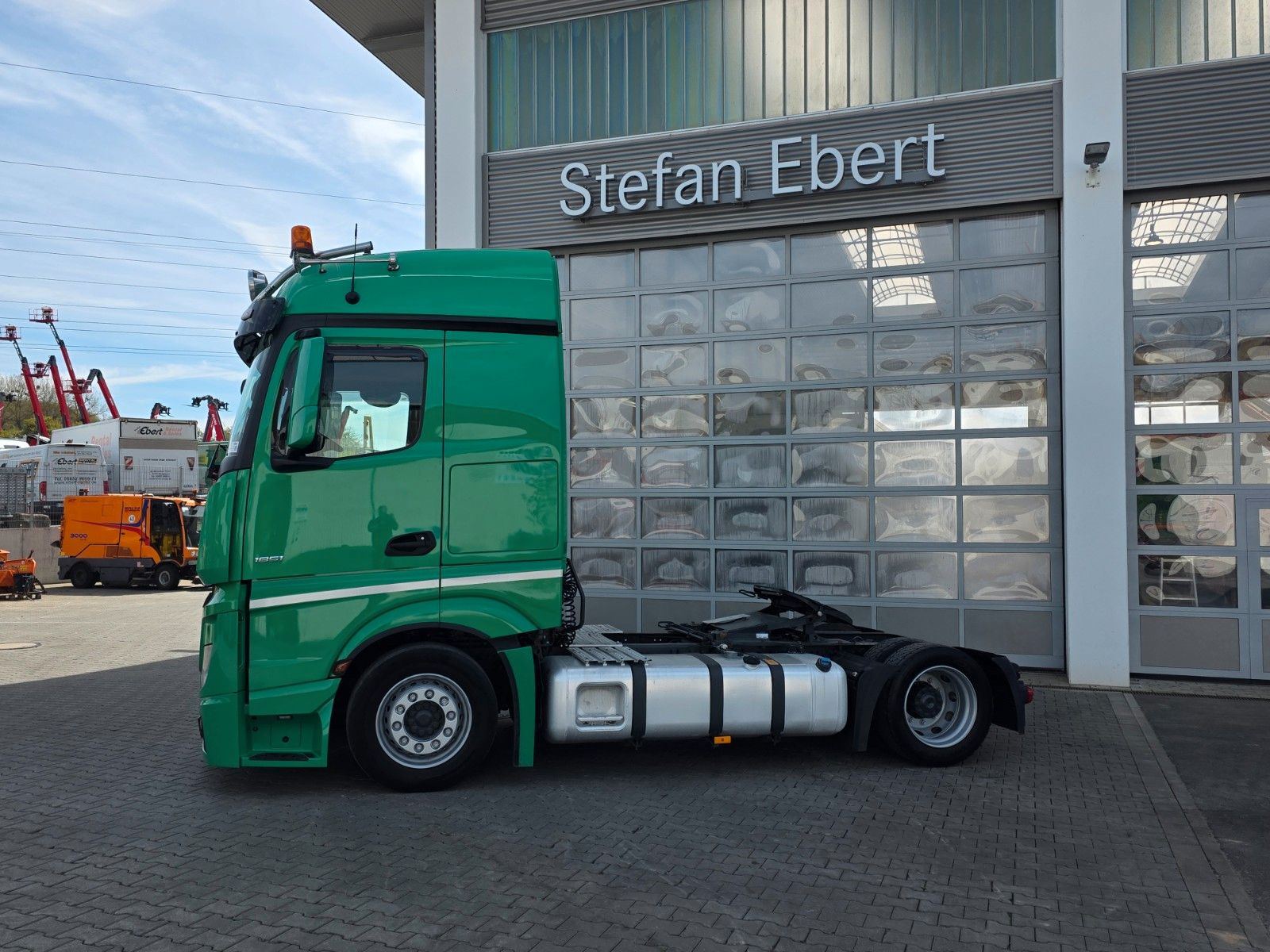 Fahrzeugabbildung Mercedes-Benz Actros 1851 LSnRL Hubsattelplatte Retarder