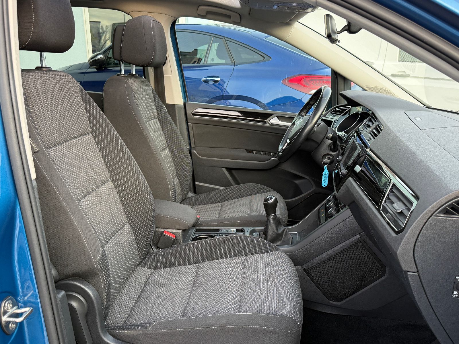 Fahrzeugabbildung Volkswagen Touran Comfortline ALLSTAR TSI ACC AHK Pano SHZ
