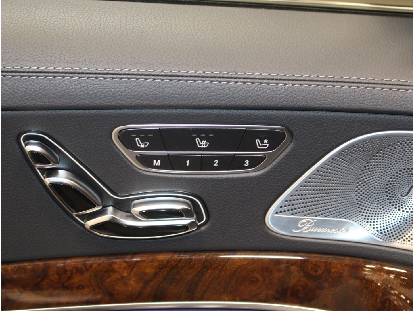 Fahrzeugabbildung Mercedes-Benz S 500 AMG Line Nachtsicht*Burmester*Voll*