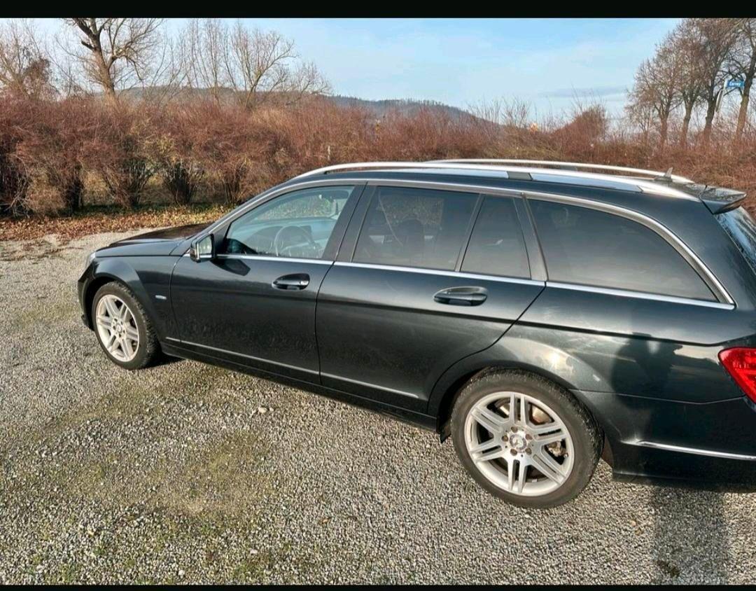 Mercedes-Benz C220 2011 — вигляд ззаду