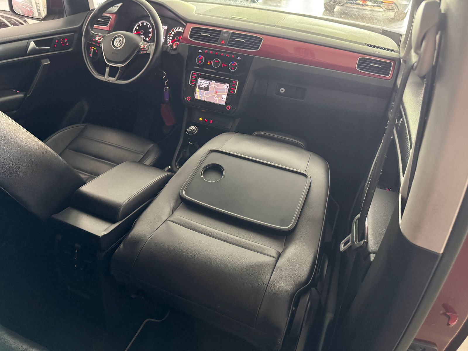 Fahrzeugabbildung Volkswagen CADDY MAXI 1.4 TGI HIGHLINE SPORTPAKET ACC VOLL
