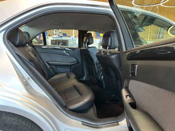 MYAUTOCENTER – Gebraucht- und Jahreswagen mit Werkstattservice in Pfaffenhofen Mercedes-Benz E 200 *AHK*Abstandstempo*Teilleder*Szhz*