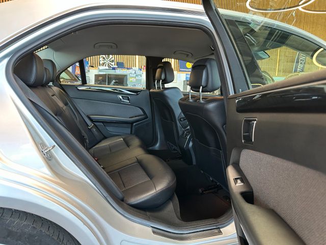 MYAUTOCENTER – Gebraucht- und Jahreswagen mit Werkstattservice in Pfaffenhofen Mercedes-Benz E 200 *AHK*Abstandstempo*Teilleder*Szhz*