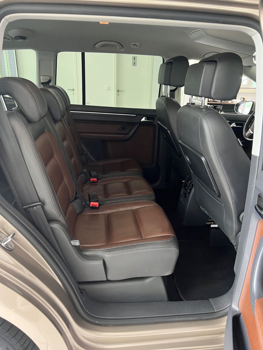 Fahrzeugabbildung Volkswagen Touran Highline 2.0 TDI DSG *BI-Colour *