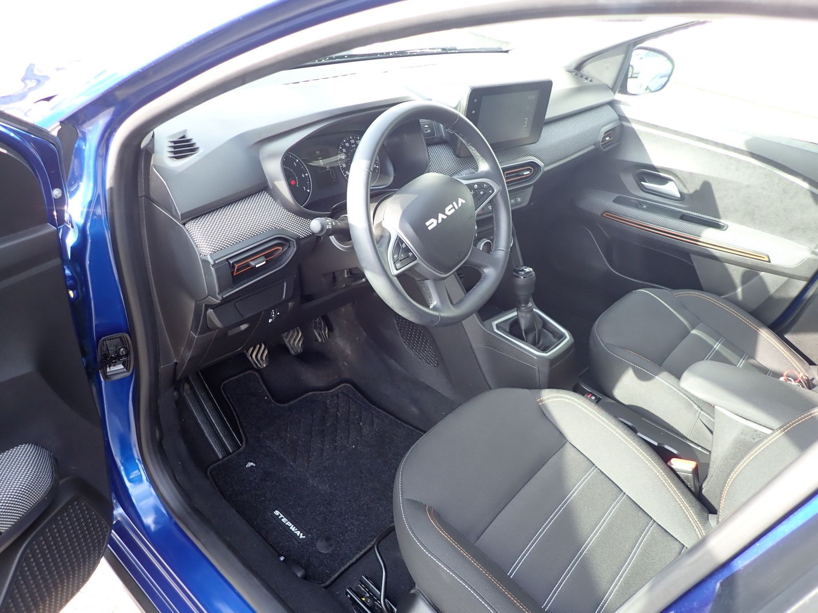 Fahrzeugabbildung Dacia Sandero III Stepway Expression+ TCe 110