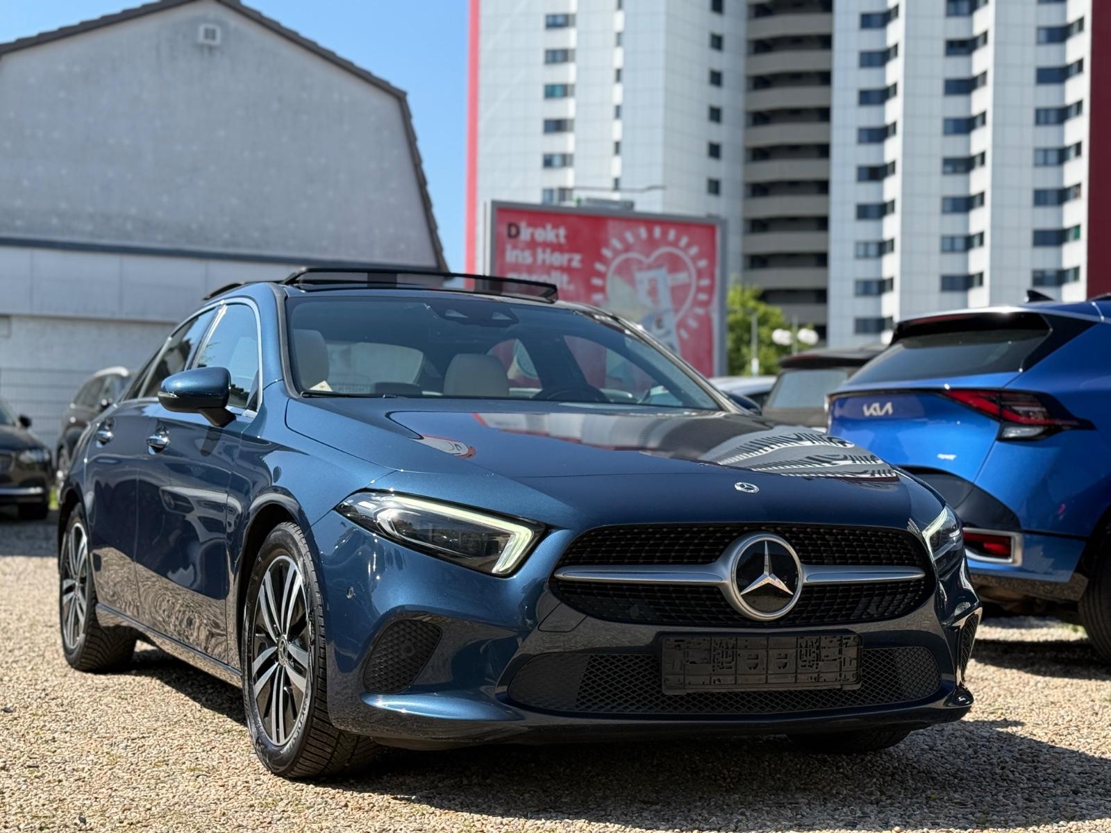 Mercedes-Benz A 200 A Limousine PANO/KAMERA/MULTIBEAM