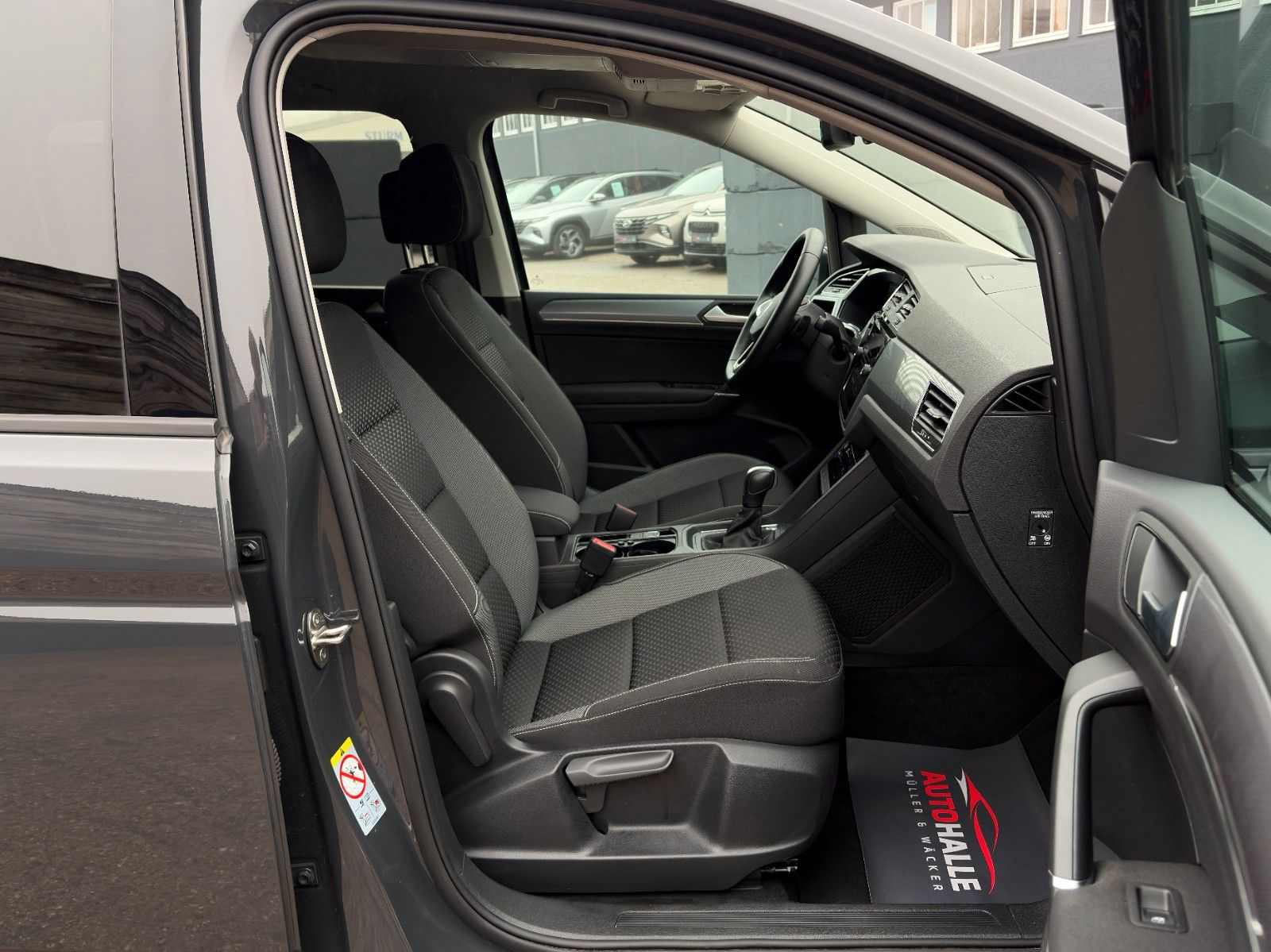 Fahrzeugabbildung Volkswagen Touran 1.5 TSI DSG Active Kamera ACC LED LHZ SHZ