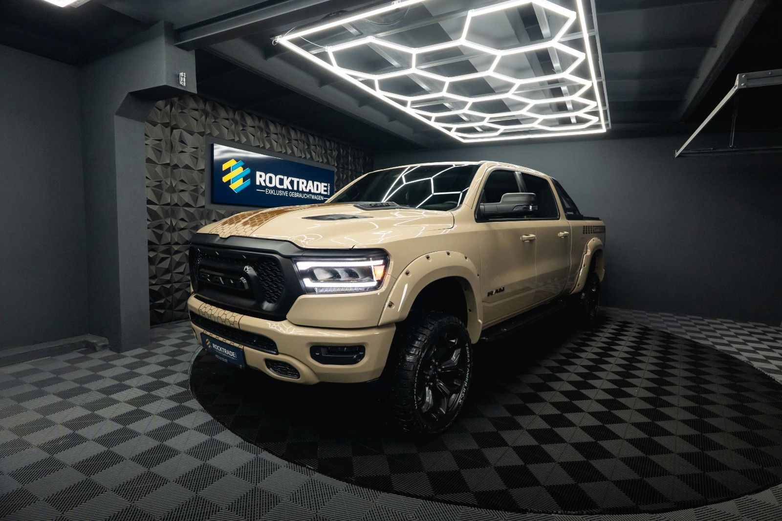 Fahrzeugabbildung Dodge RAM 5.7 V8 HEMI 4x4 OFFROAD LONGBED AXLE LOCK RC