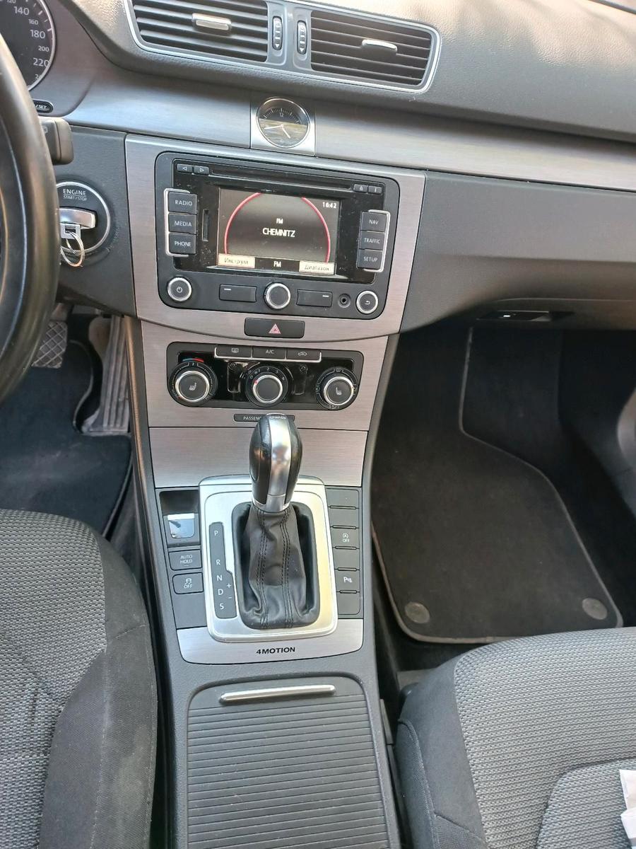 Volkswagen Passat 2012 — photo 14