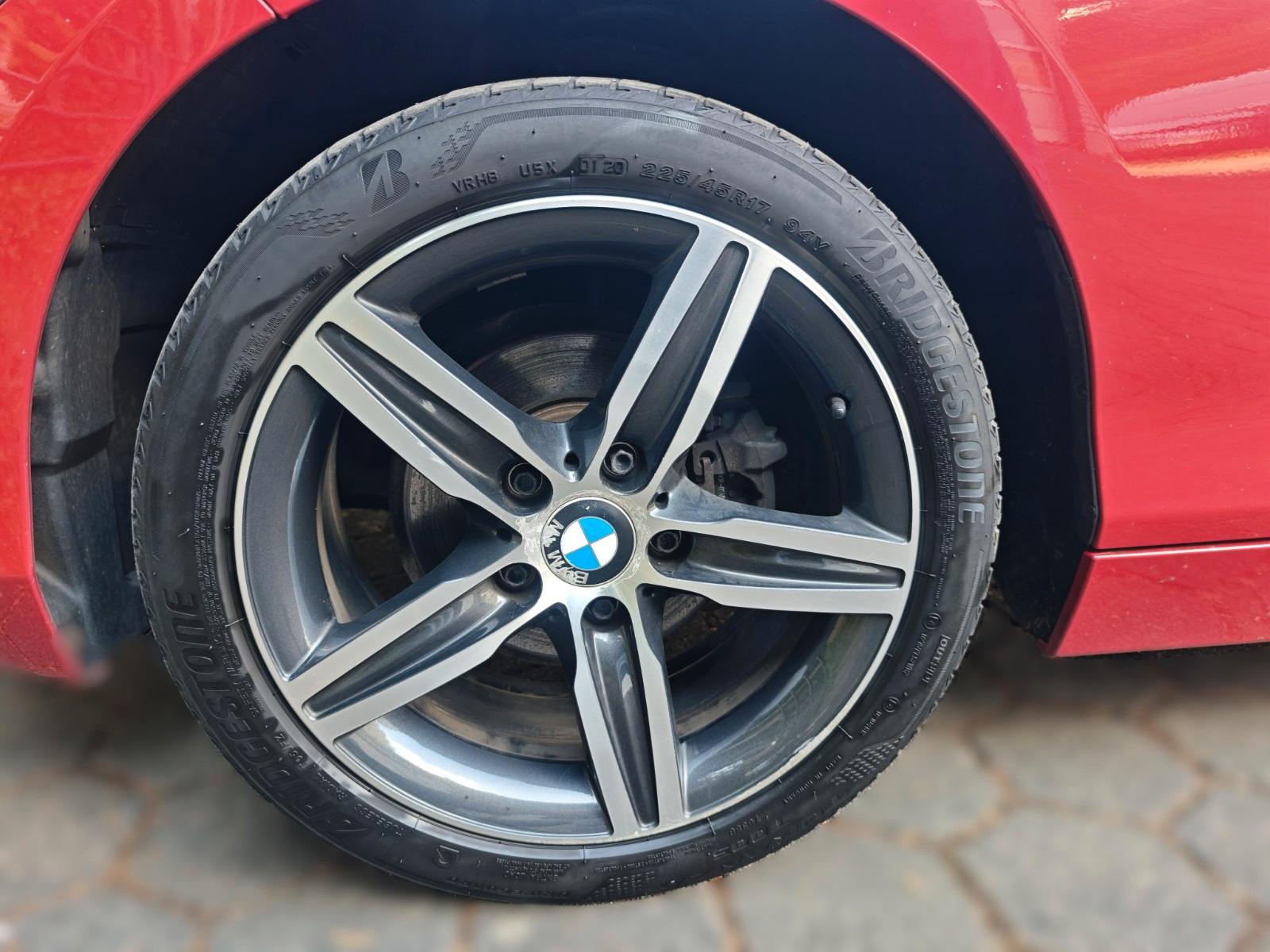 BMW 116i Sport Line Vollleder Bi-Xenon Navi 1.Hand