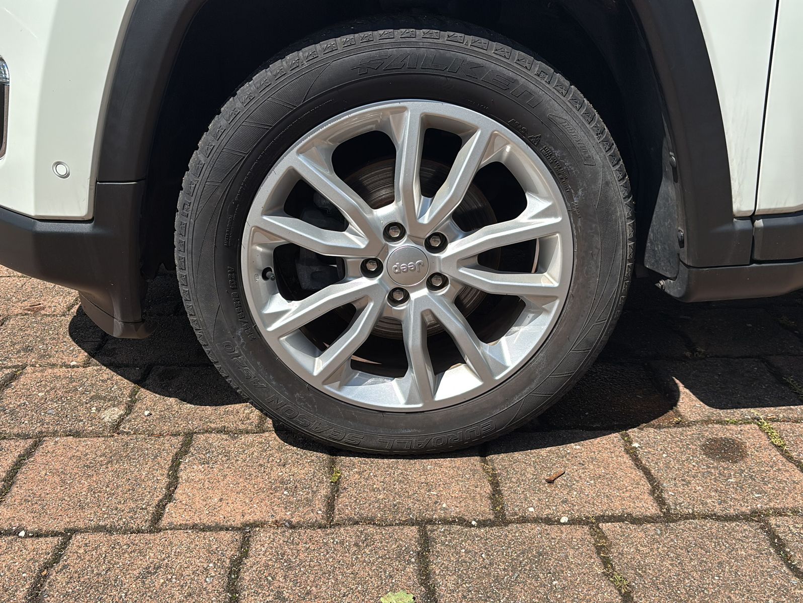 Fahrzeugabbildung Jeep Compass 1.3 T-GDI I4 LIMITED DCT 150 PS