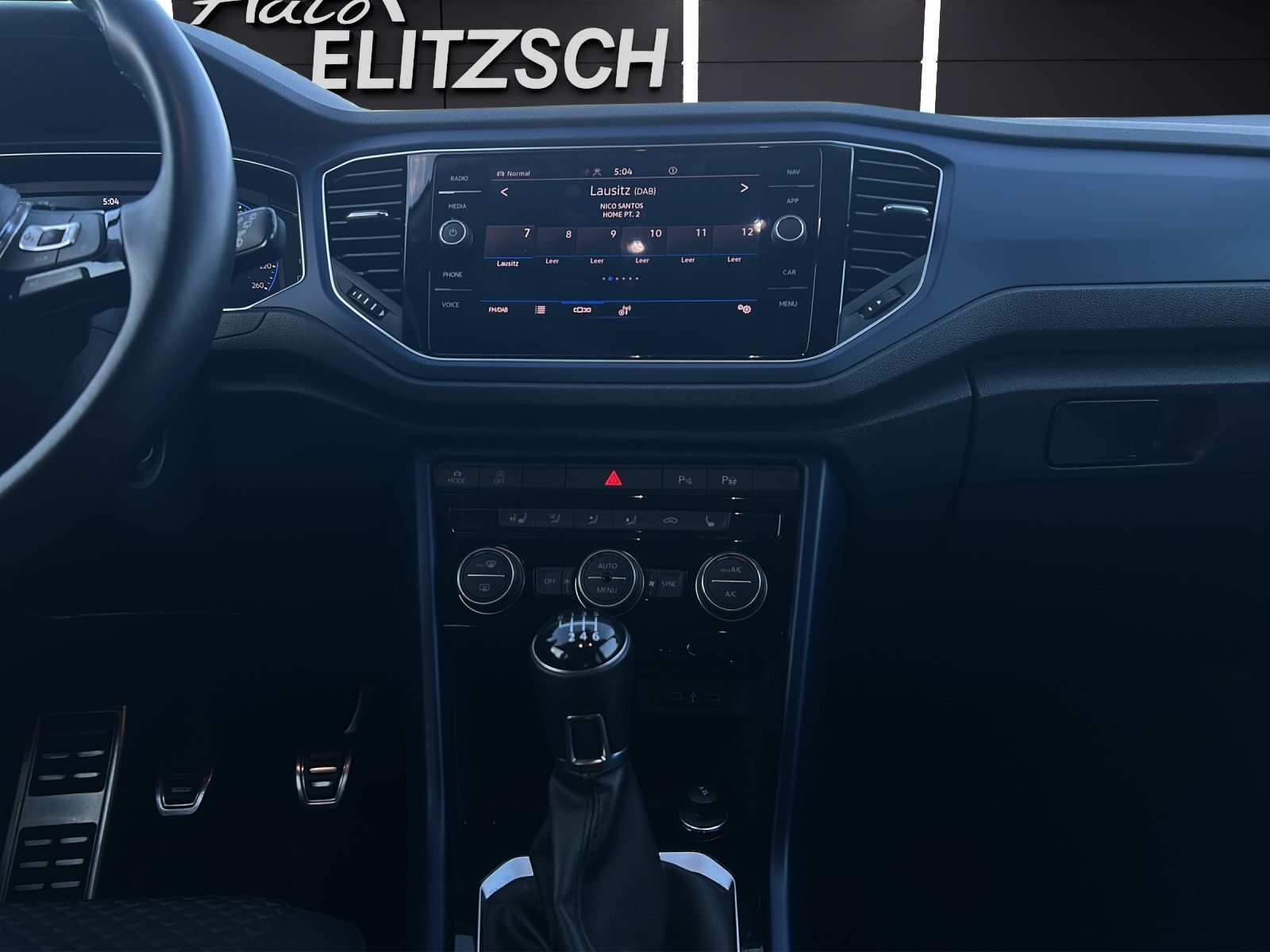 Fahrzeugabbildung Volkswagen T-Roc TSI United LED Navi AID ACC Park-Assist SH