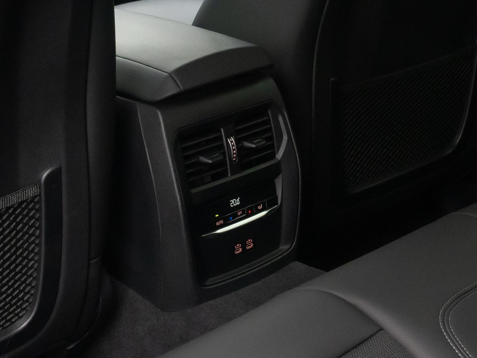 Fahrzeugabbildung BMW 318d DAB CockPitPro Fernlichtassist PDC Sport