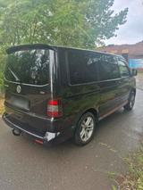 Volkswagen T5 Multivan mit zwei Schiebetüren - : Van, mit Schiebetüren