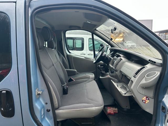 Fahrzeugabbildung Opel Vivaro 2.5 Kombi L1H1 9 Sitzer