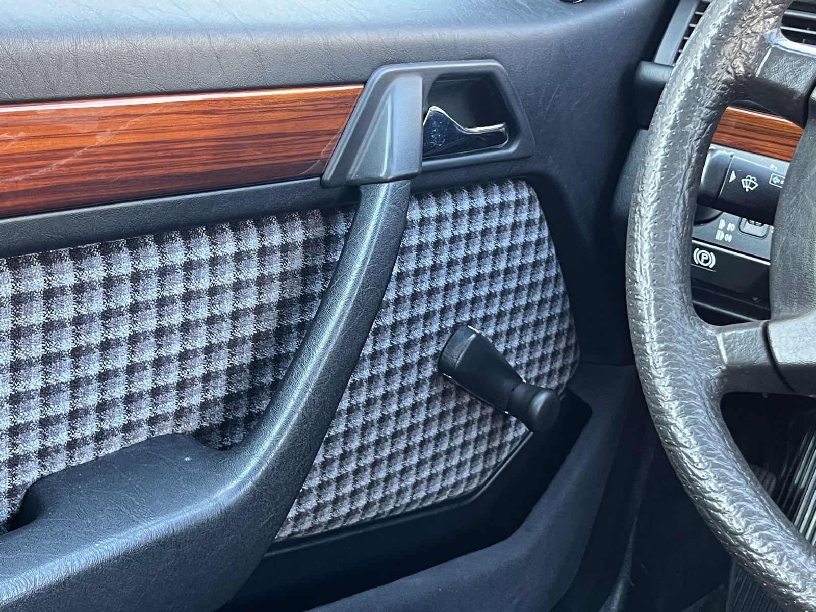 Fahrzeugabbildung Mercedes-Benz E 230 CE*W124C*1 Hand*128tkm* Guter Zustand*
