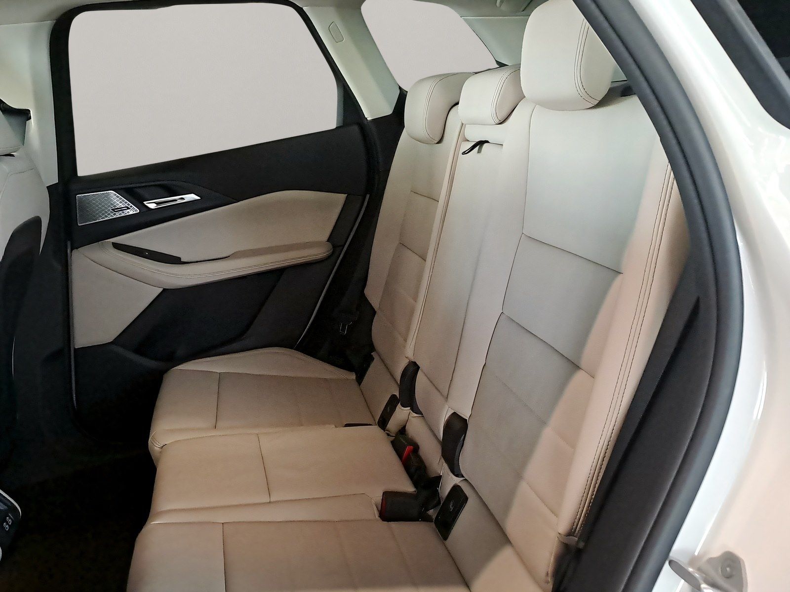 BMW 223 Active Tourer - Bild 9