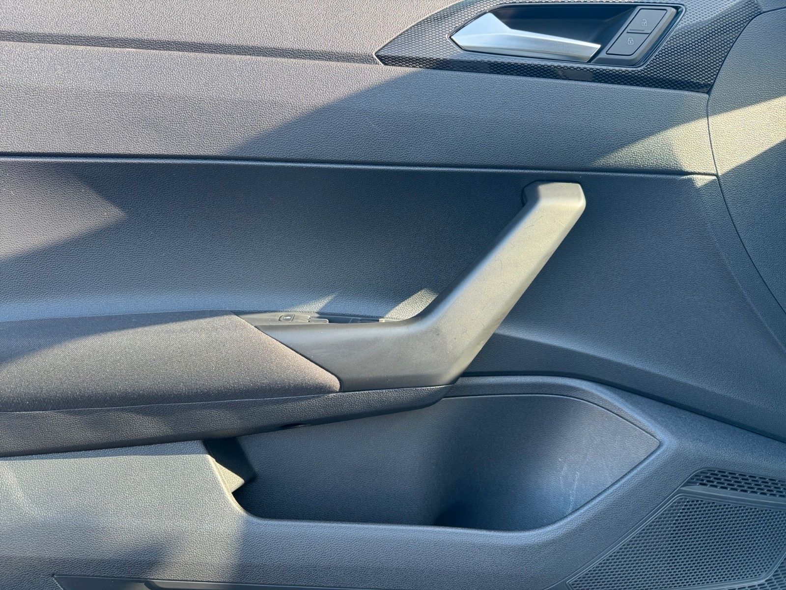 Fahrzeugabbildung Volkswagen Polo VI Life 1.0 MPI