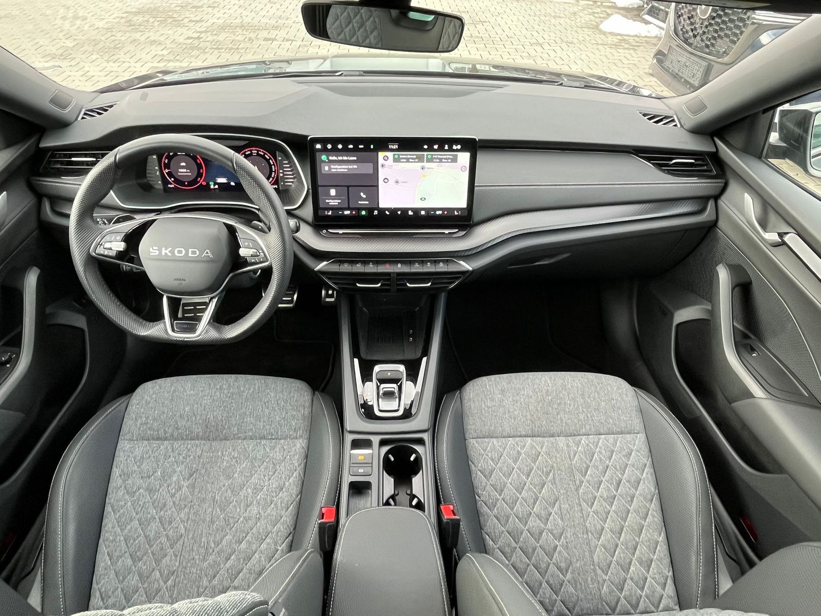 Fahrzeugabbildung SKODA Octavia 2.0 DSG Sportline MATRIX*AHK*CANTON*5J.G