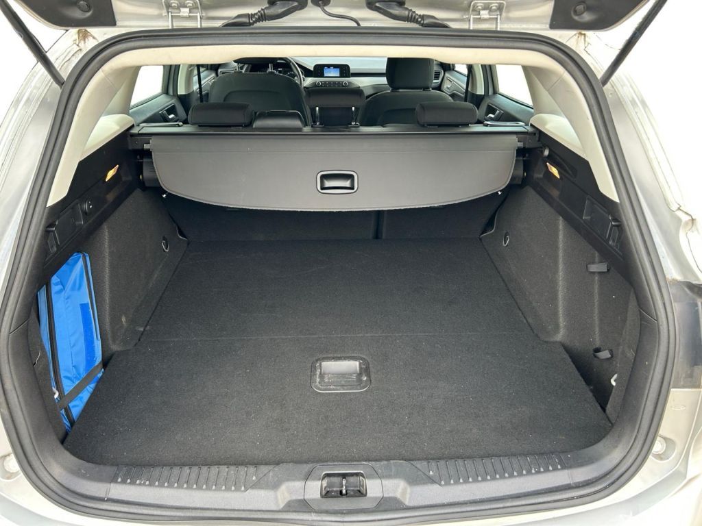 Fahrzeugabbildung Ford Focus Turnier 1.0 EcoBoost Start-Stopp-System TR
