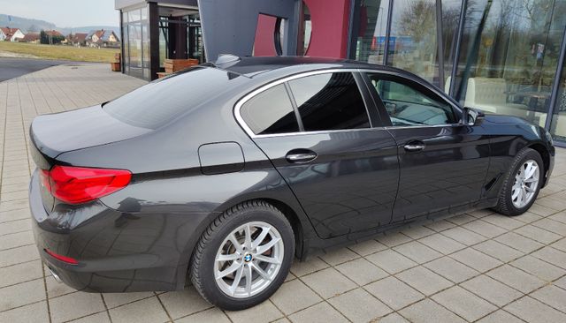 BMW 530d xDrive Lim. LED* Navi* Leder* Kamera*EURO6*