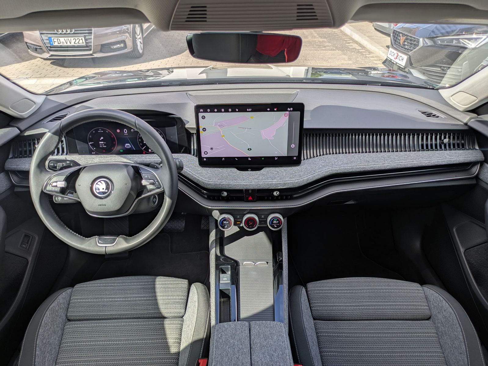 Fahrzeugabbildung SKODA Superb 2.0 TDI 4x4 Selection MATRIX*AHK*5J GAR.