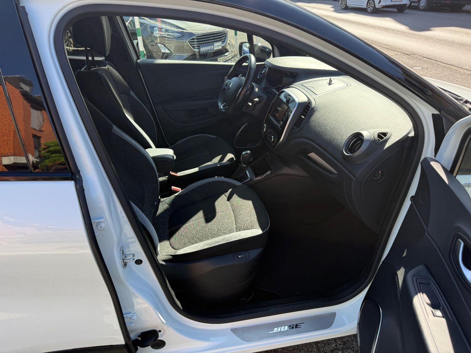 Fahrzeugabbildung Renault Captur BOSE Edition NAVI LED KAMERA AUTOMATIK
