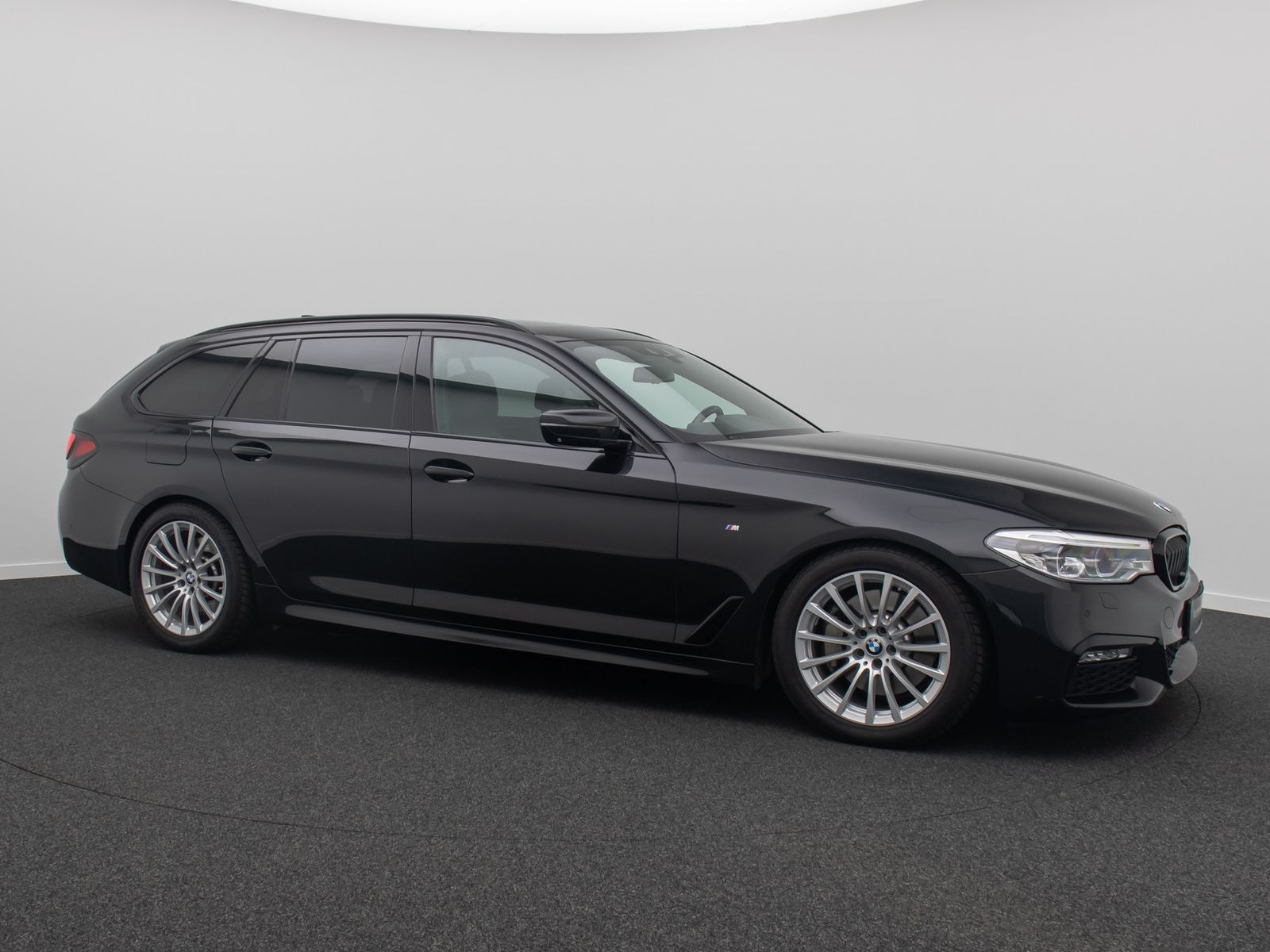 Fahrzeugabbildung BMW 530d xD M-Paket 360° LED DAB HUD Pano NaviPro