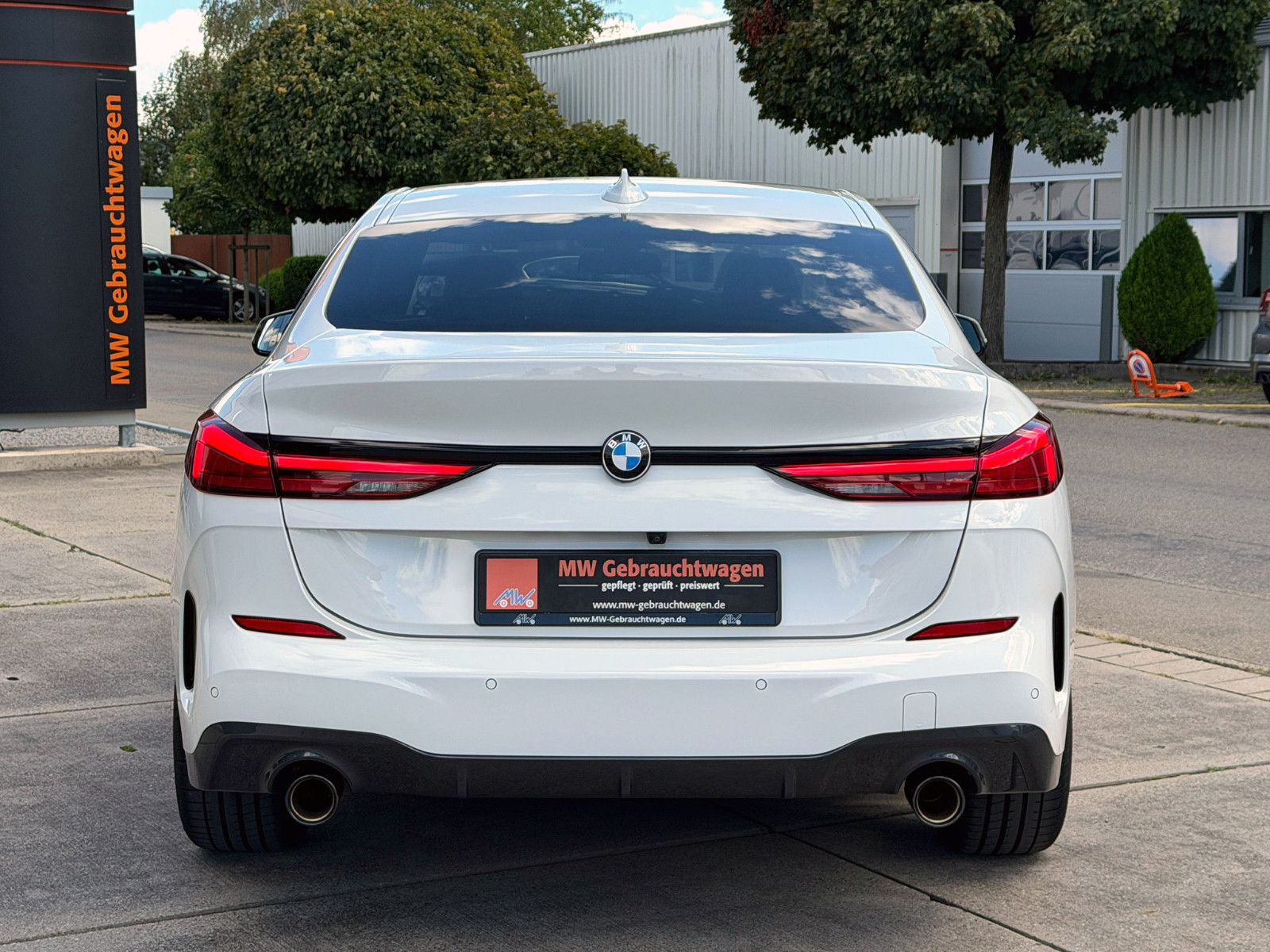 Fahrzeugabbildung BMW 220i Gran Coupé Steptr. M-Sport LED H&K KAM SHZ