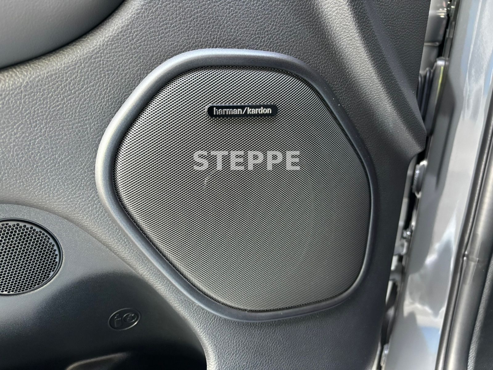 Dodge Durango SRT AWD 6,4 V8  AlcHEMY 6 Sitzer