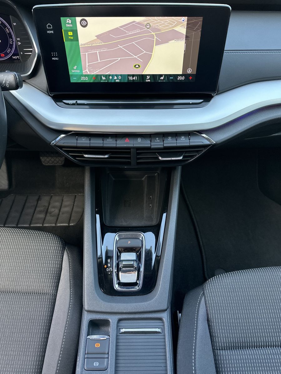 Fahrzeugabbildung SKODA Octavia Combi 2.0 TDI DSG Ambition NAV+LED+ACC