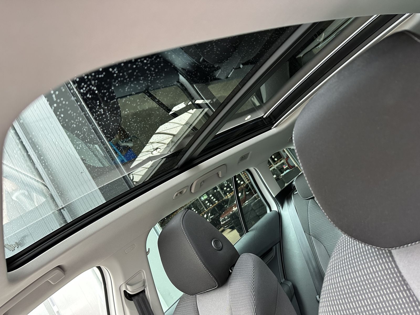 Fahrzeugabbildung SKODA Octavia Combi 2.0 TDI DSG Ambition NAV+LED+PANO