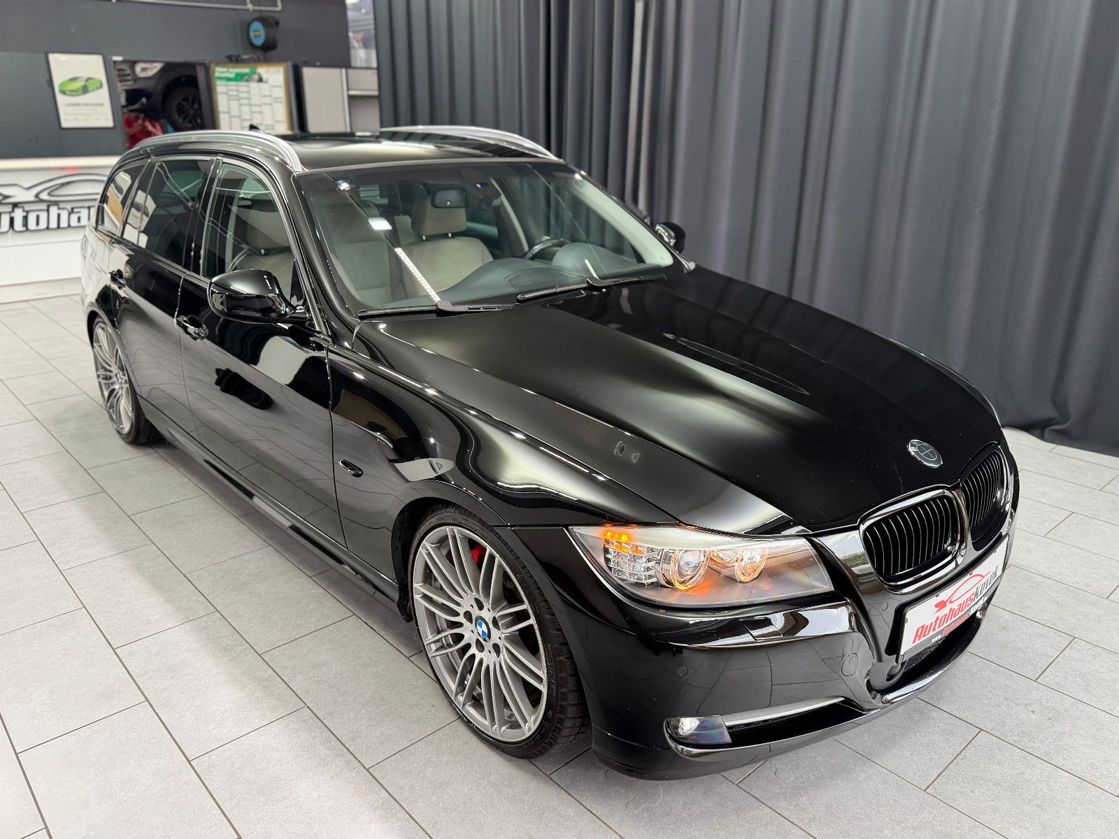 Fahrzeugabbildung BMW 335 i xDrive Touring|LEDER|NAVI|PANO