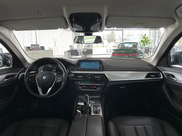 Fahrzeugabbildung BMW 530e iPerf Aut Alarm Kamera NaviBusiness Leder